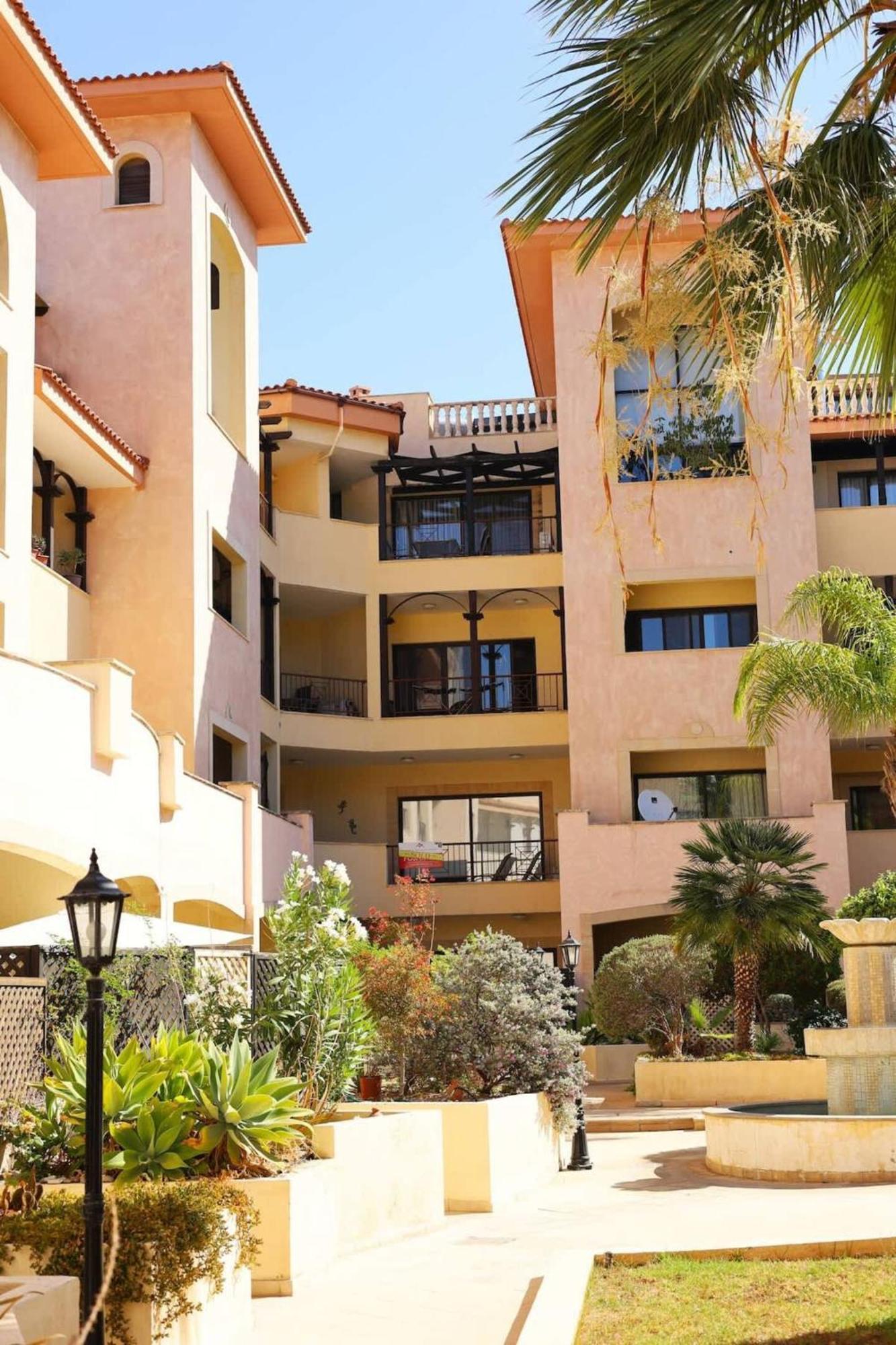 Queens Gardens Paradise Vip, Pool, Mall, Sea Пафос Екстериор снимка