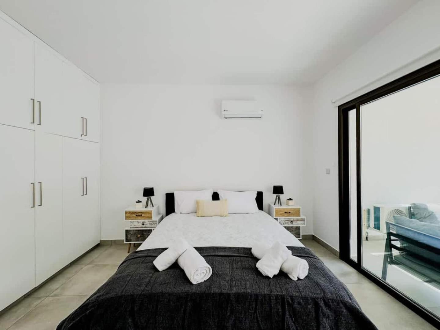 Queens Gardens Paradise Vip, Pool, Mall, Sea Пафос Екстериор снимка