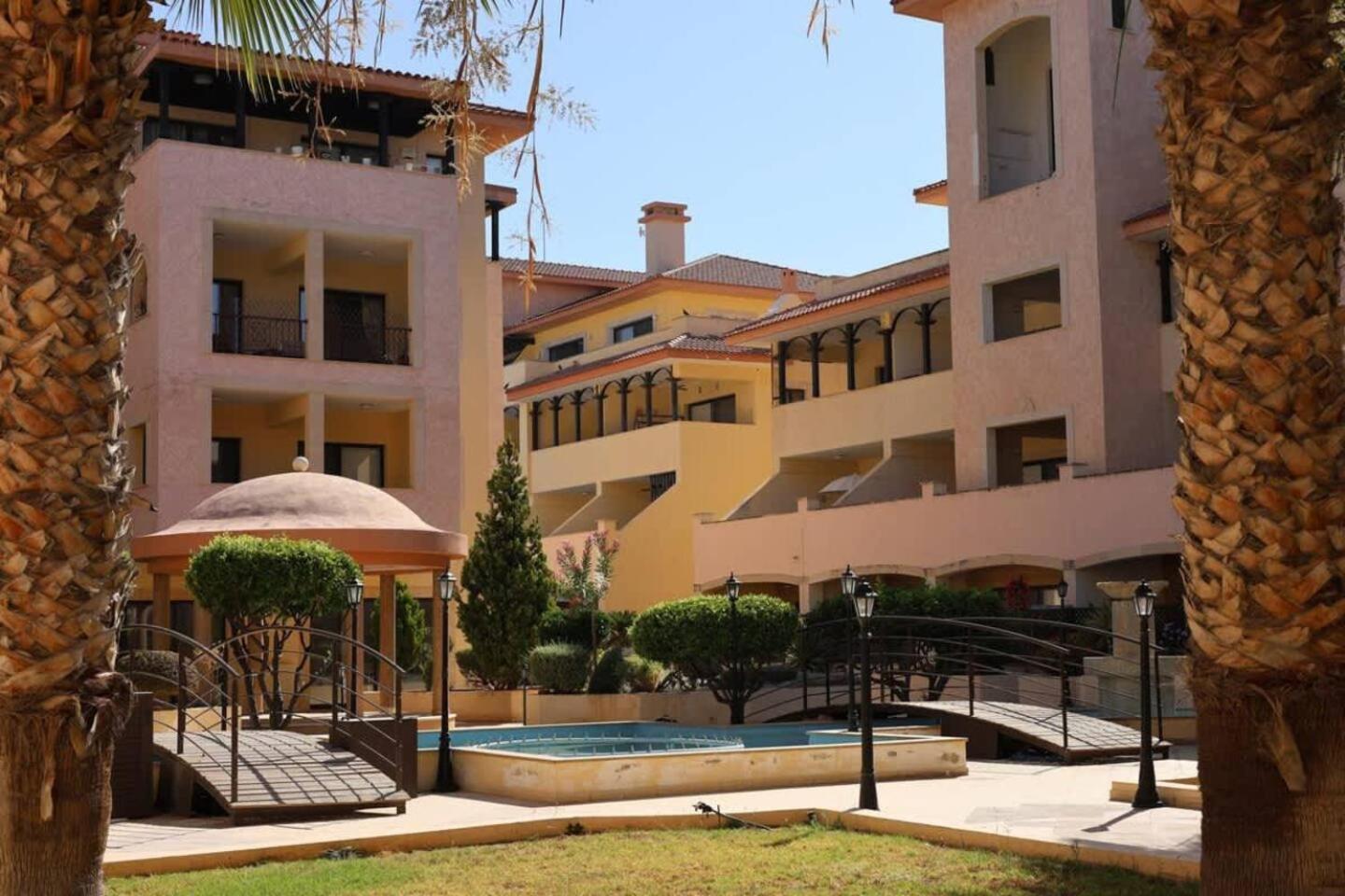 Queens Gardens Paradise Vip, Pool, Mall, Sea Пафос Екстериор снимка