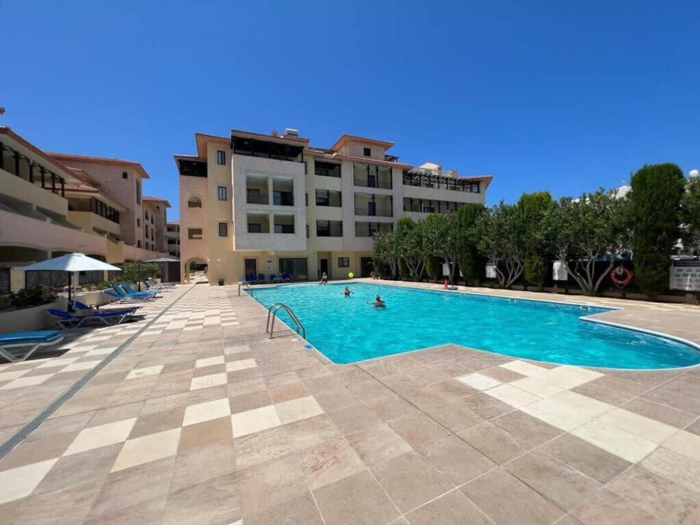 Queens Gardens Paradise Vip, Pool, Mall, Sea Пафос Екстериор снимка
