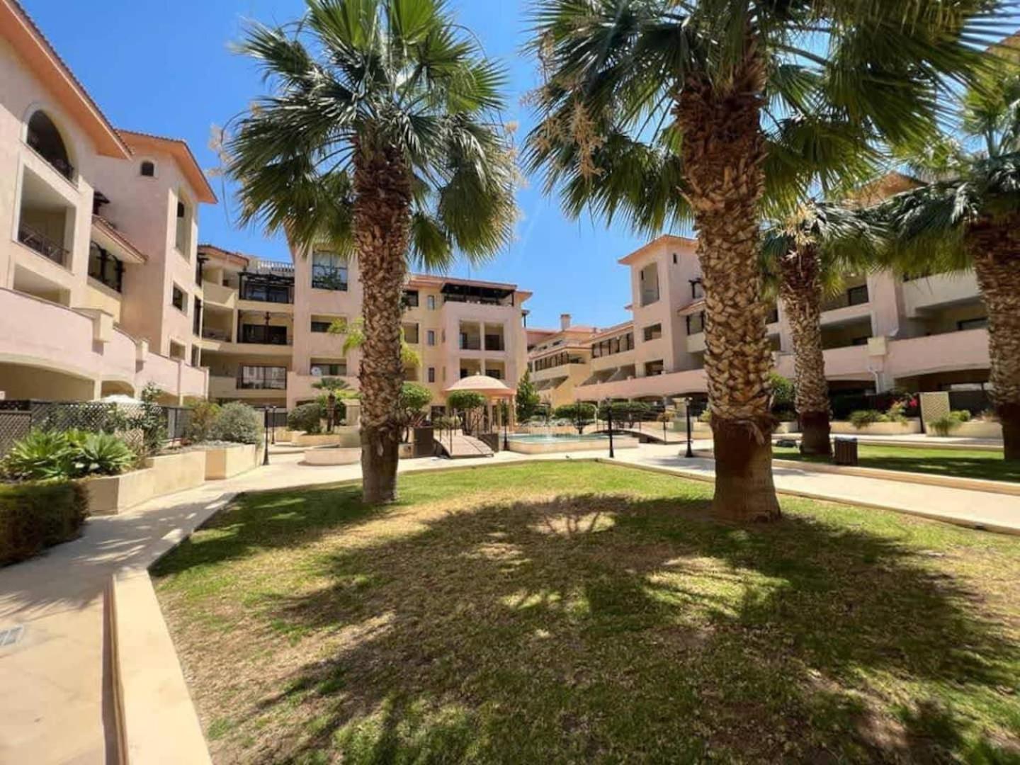 Queens Gardens Paradise Vip, Pool, Mall, Sea Пафос Екстериор снимка